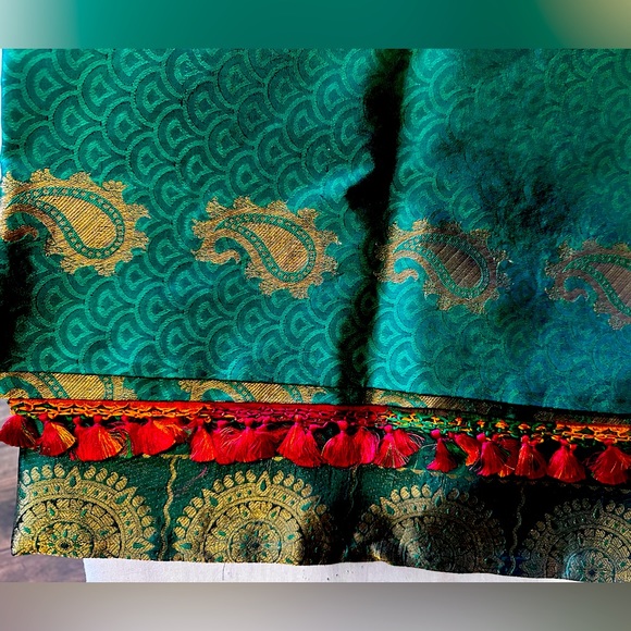 Dark green kanjeevaram saree with box pallu - Picture 4 of 6